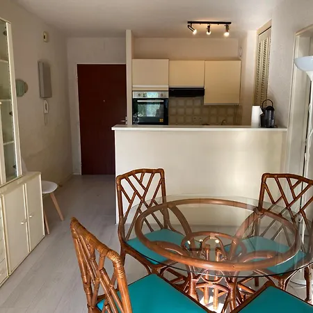 C219 -2 Pieces Avec Parking Proche Appartement